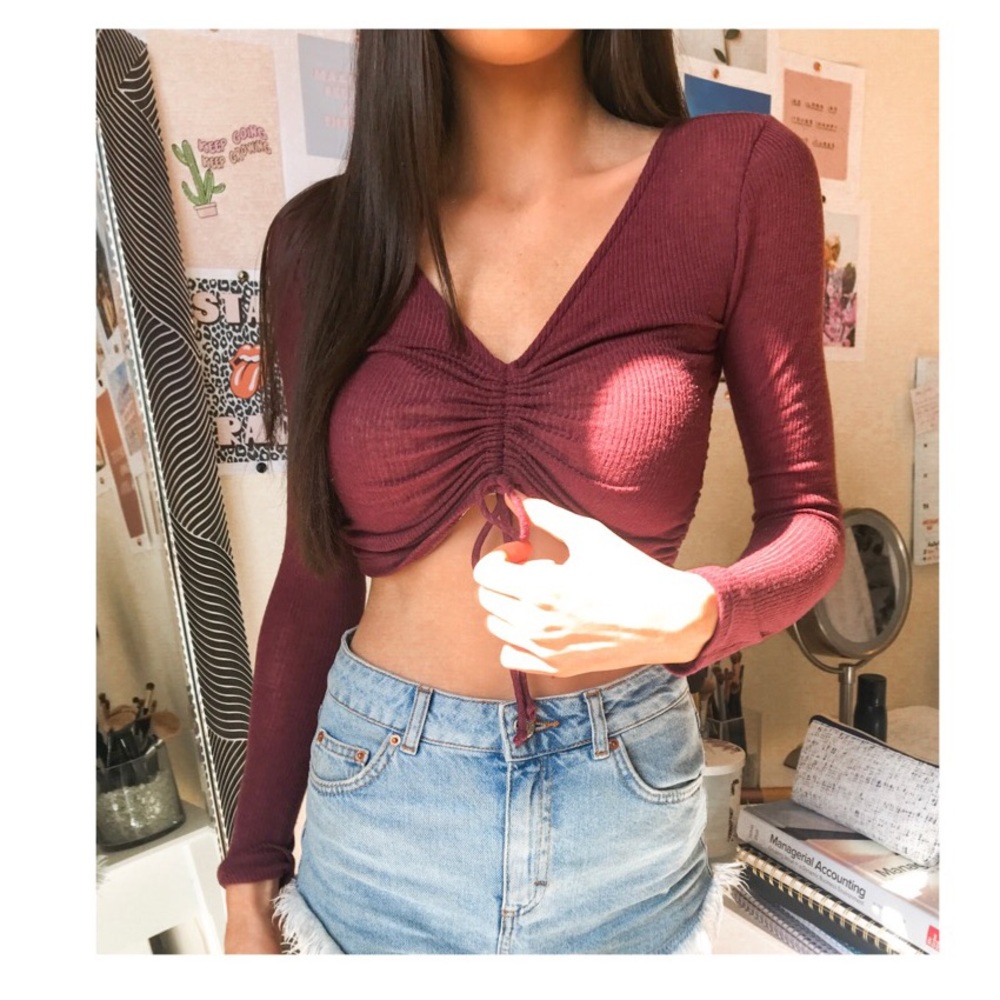 Long sleeve tie center top